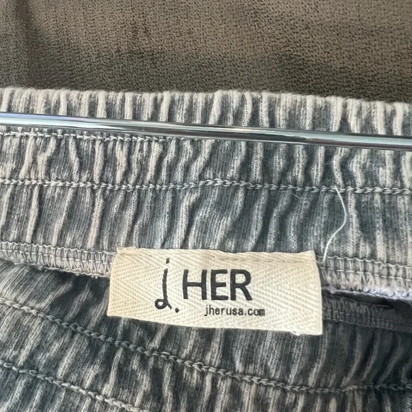 Women’s Wide Leg Ruffle Pants in Washed Gray - Picture 4 of 9